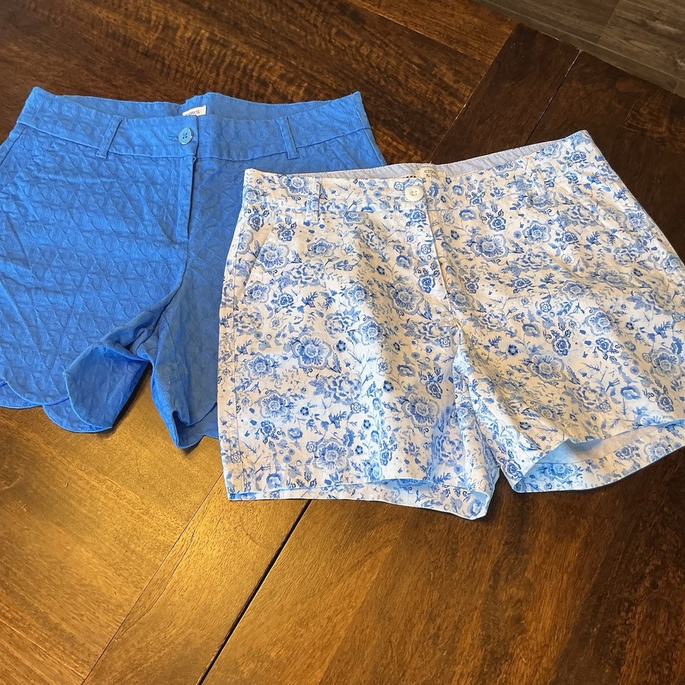 Crown And Ivy Lot Of 2 Women Shorts Size 6
