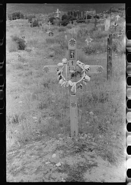 Photo:1930s Cross Grave Cemetery Memorial Crosses Wildflower Wreath
