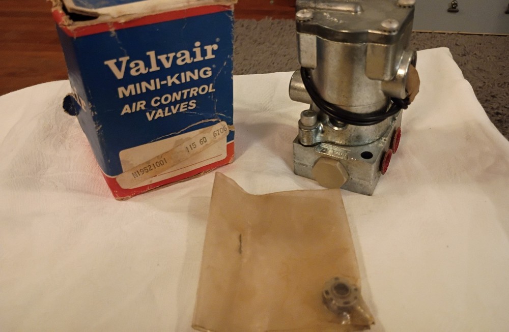 New-Old Stock Valvair Mini-King Air Control Valve K065-1033 Schrader Bellows New