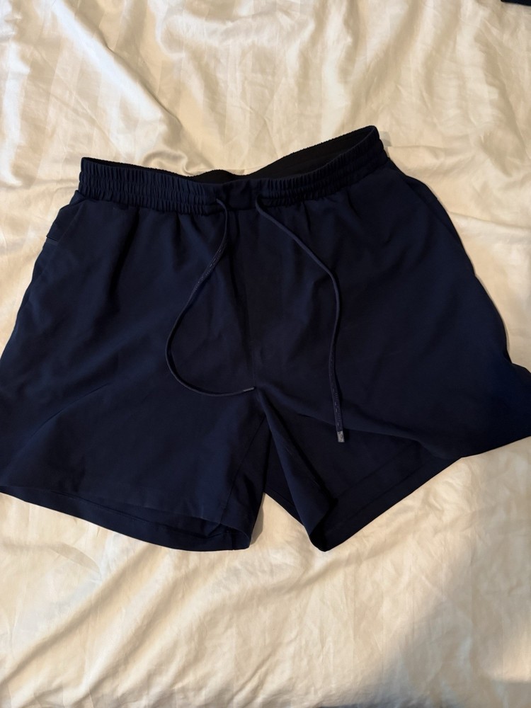 Lululemon Liscense to Train Navy Blue 5in Shorts Men’s Medium M