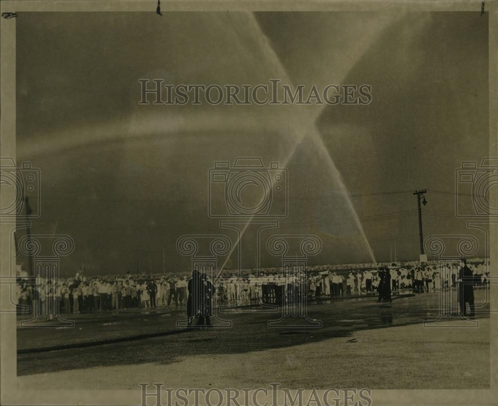1949 Press Photo Firemen battle one another with streams of water - mja30314
