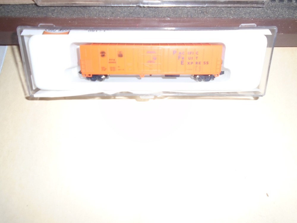 Con-Cor #001-148201-2 57' Mechanical Reefer - Pacific Fruit Express #454503  N