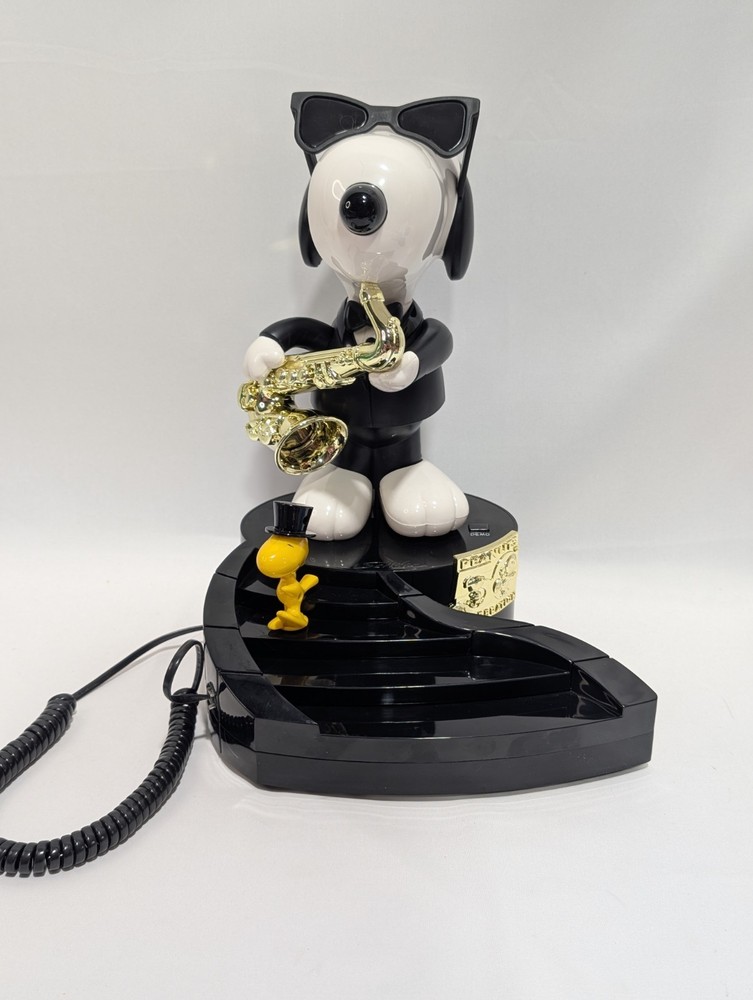VINTAGE PEANUTS CELEBRATION SNOOPY PHONE  Musical Does Not Dance