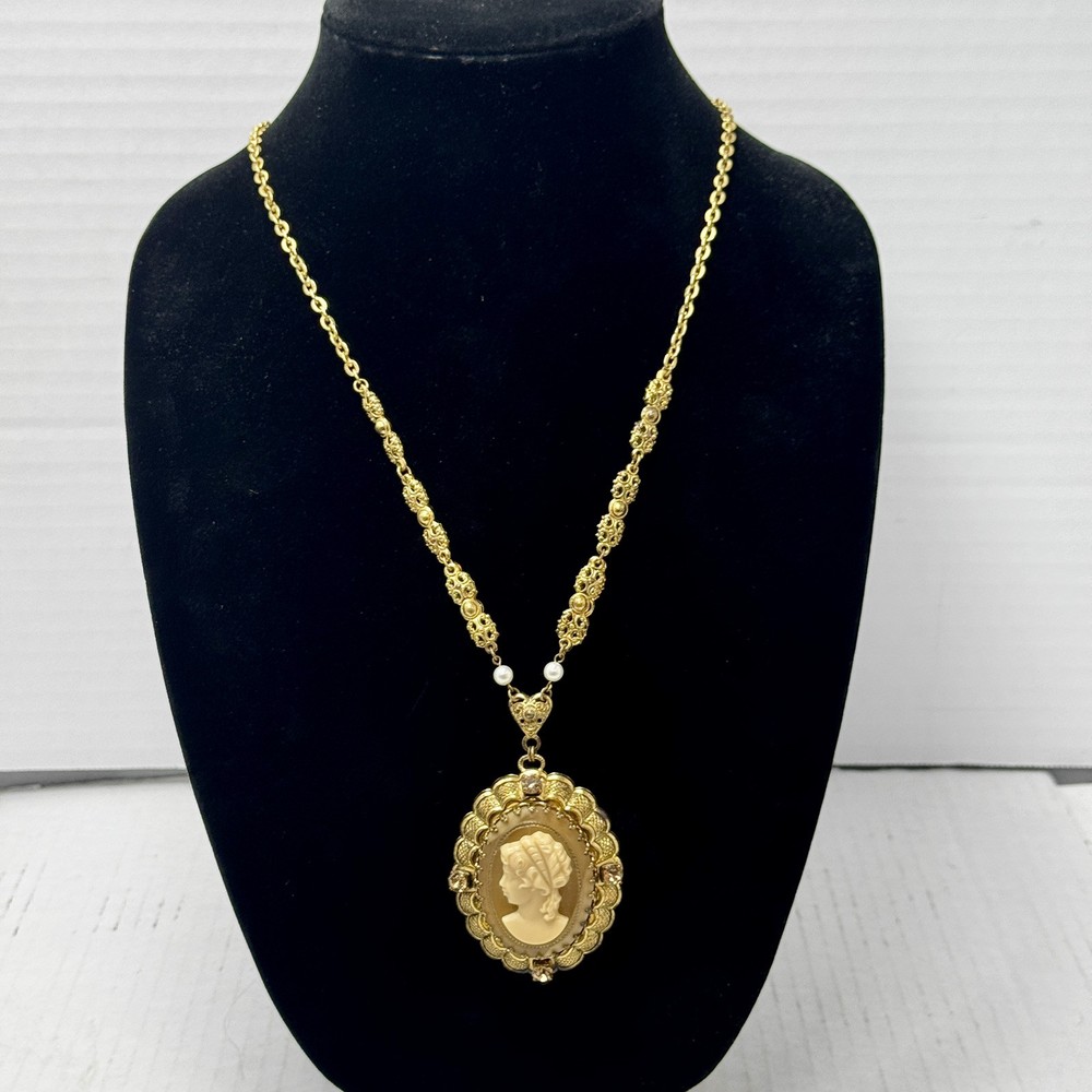 Vintage Western Germany Gold Filigree Scalloped Cameo Necklace