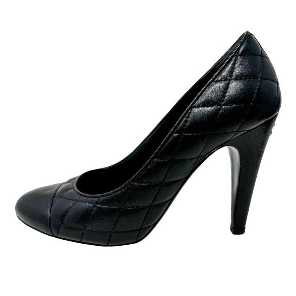 Chanel Classic Quilted Lambskin Cap Toe CC Logo High Heel Pumps Black size 39.5