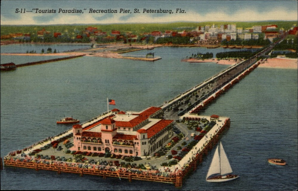 Florida St Petersburg Tourists Paradise Recreation Pier ~ postcard sku691