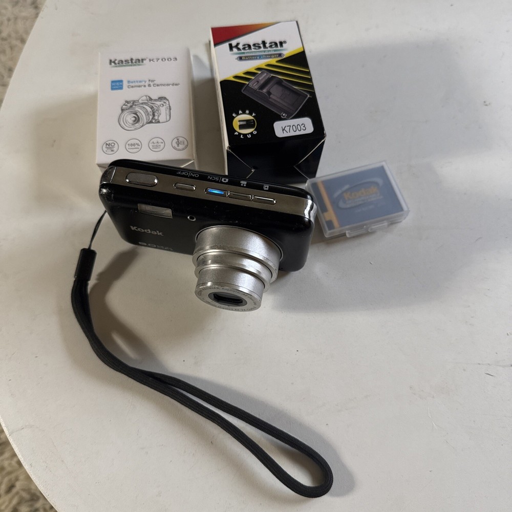 Kodak EasyShare V803 8.MP Digital Camera Works Ticking Noise