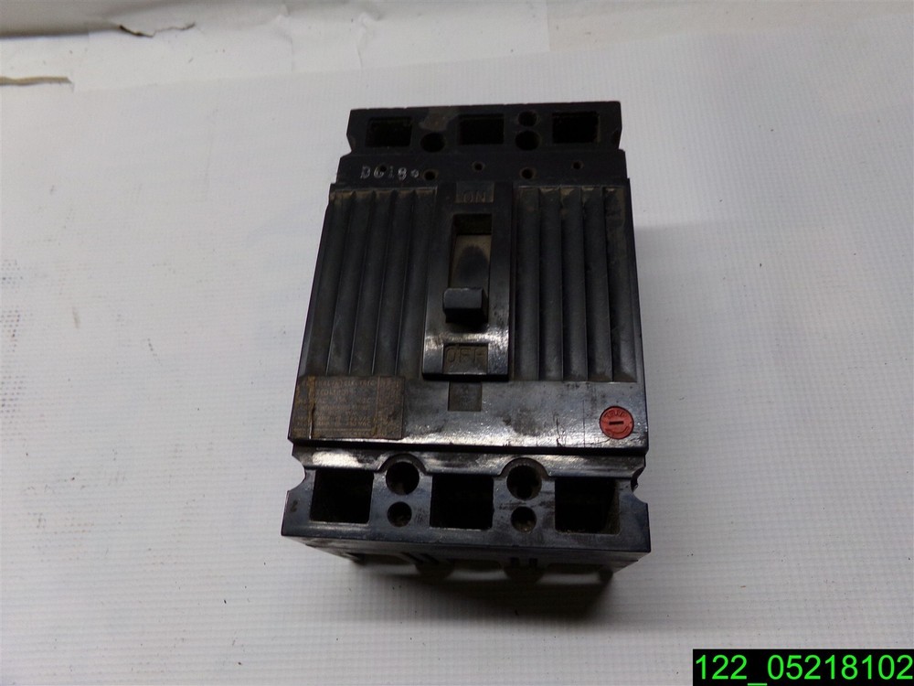 CHIPPED: GE TED134015 15-Amp 3-Pole 480-Volt Circuit Breaker 15A 3P 480VAC