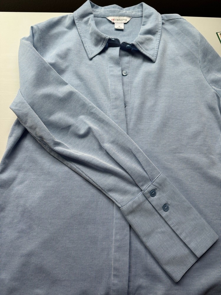 Liz Claiborne Women's Blue Pinstripe Button-Up Long Sleeve Blouse Size M