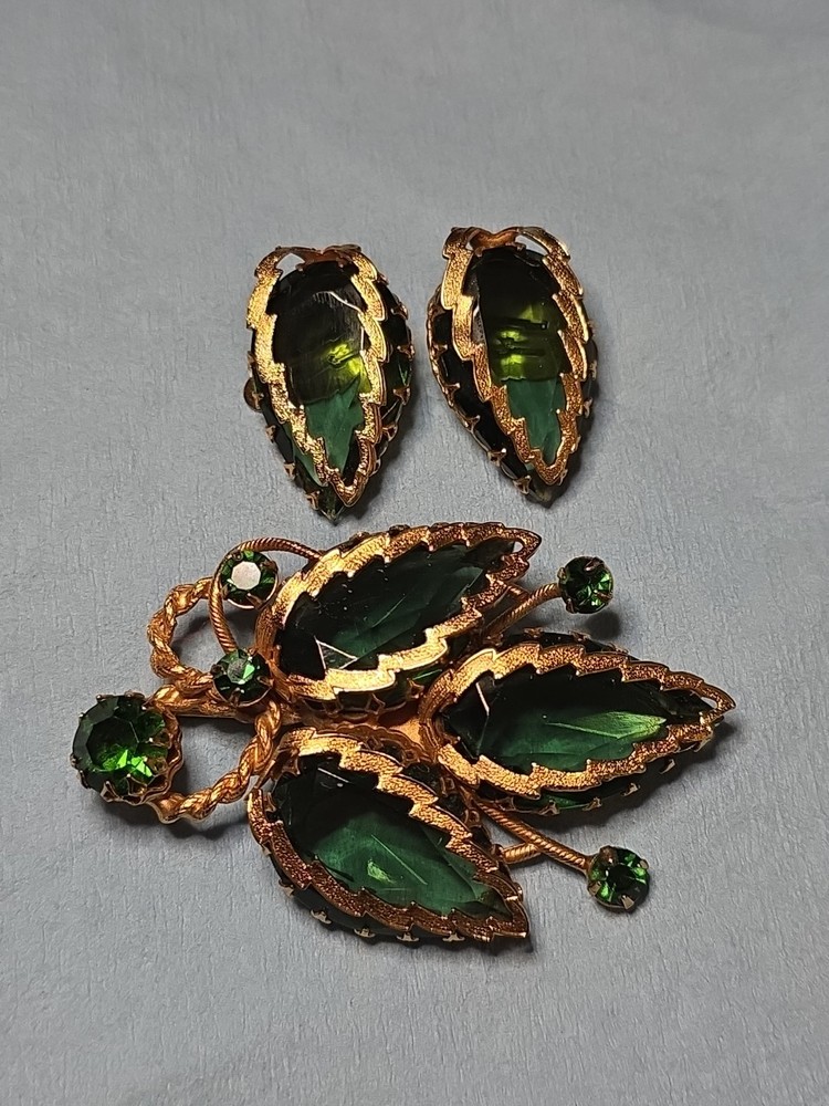 Kramer Leaf Brooch And Clip On Earring Set Green Rhinestone Gold Tone Signed