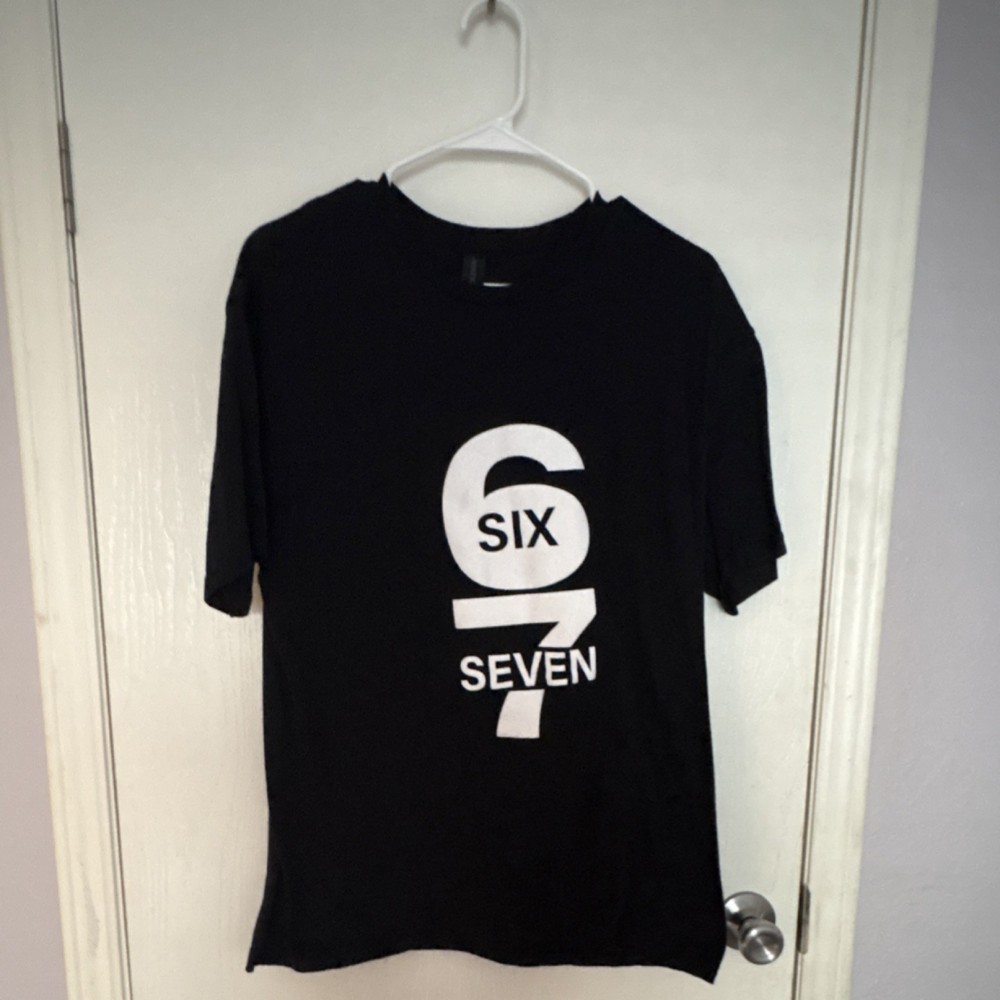 Gildan Softstyle Men's Black Graphic Print Crew Neck Short Sleeve T-Shirt L