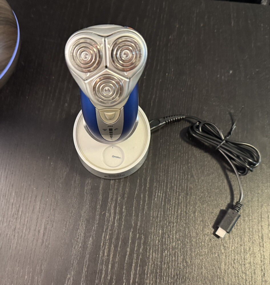 Philips Norelco 9160XL Smart Touch-XL Electric Shaver HQ9 HEADS W Charging Stand