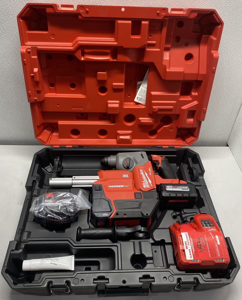 Milwaukee M18 FUEL Rotary Hammer 1