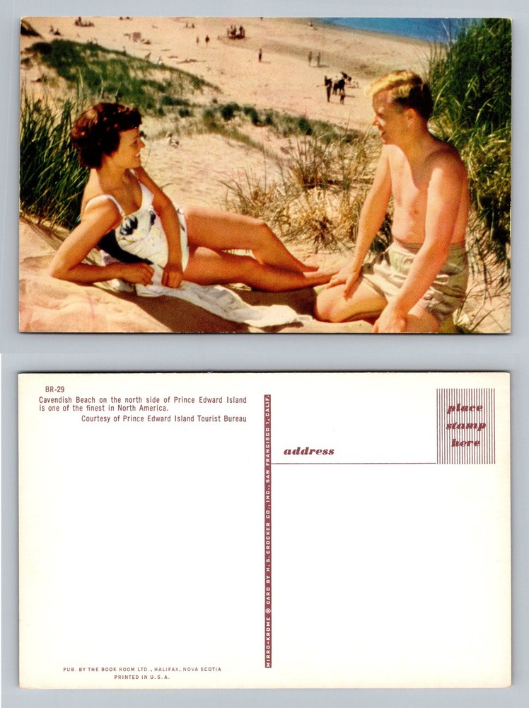 Prince Edward Island, CAN-Canada, Couple On Cavendish Beach Vintage Postcard