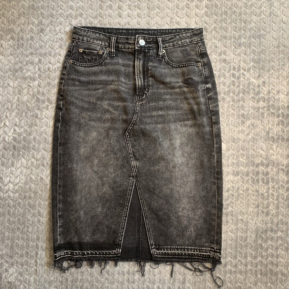 American Eagle Black Acid Wash Denim Midi Skirt Slit Raw Hem Distressed Size 2