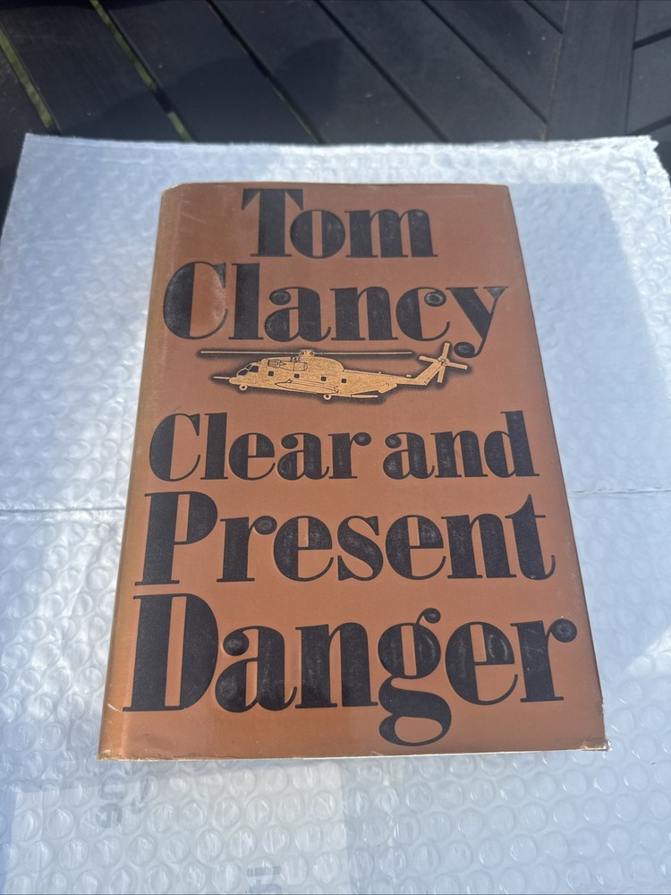 Clear and Present Danger by Tom Clancy 1989 Vintage 1st Edition 1st Print HC DJ
