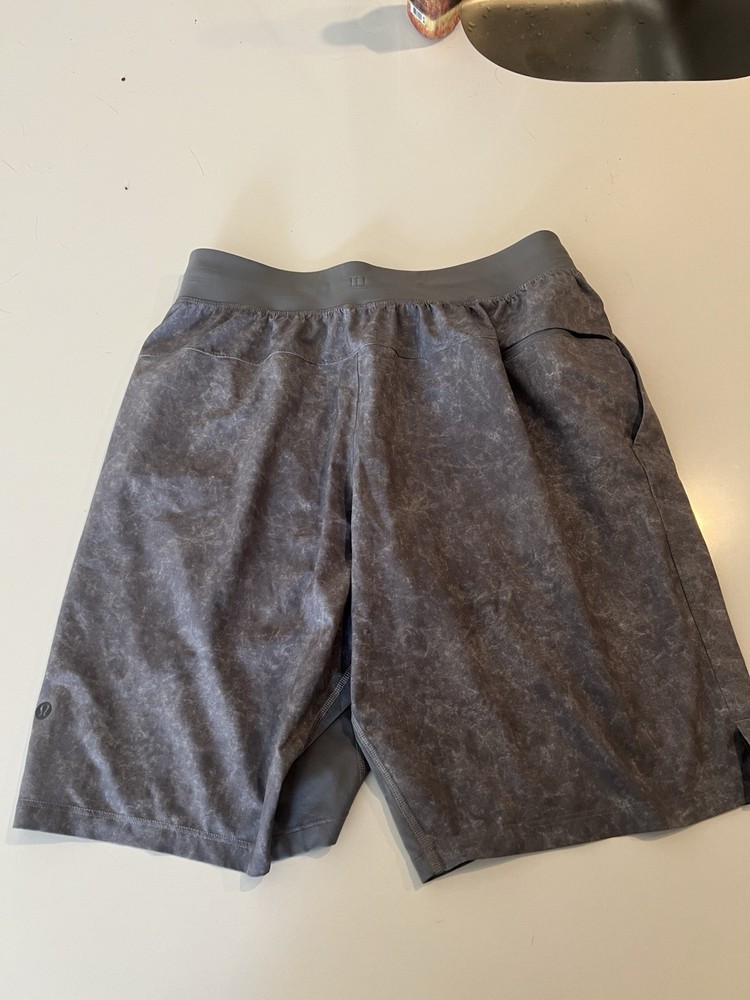 Lululemon Men's Gray Athletic Activewear Shorts M 9