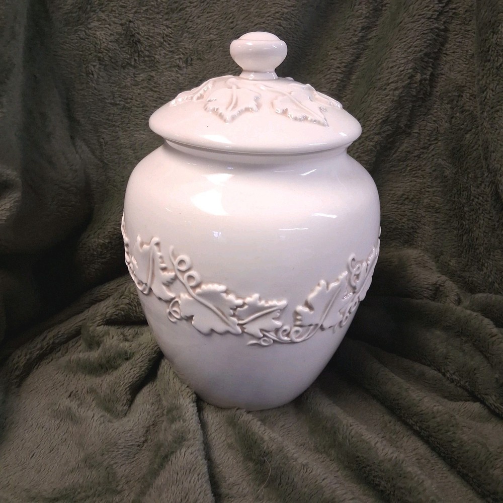 Seattle Inspirado Stonelite Cookie Jar White Embossed Grape Vine Vntg Canister