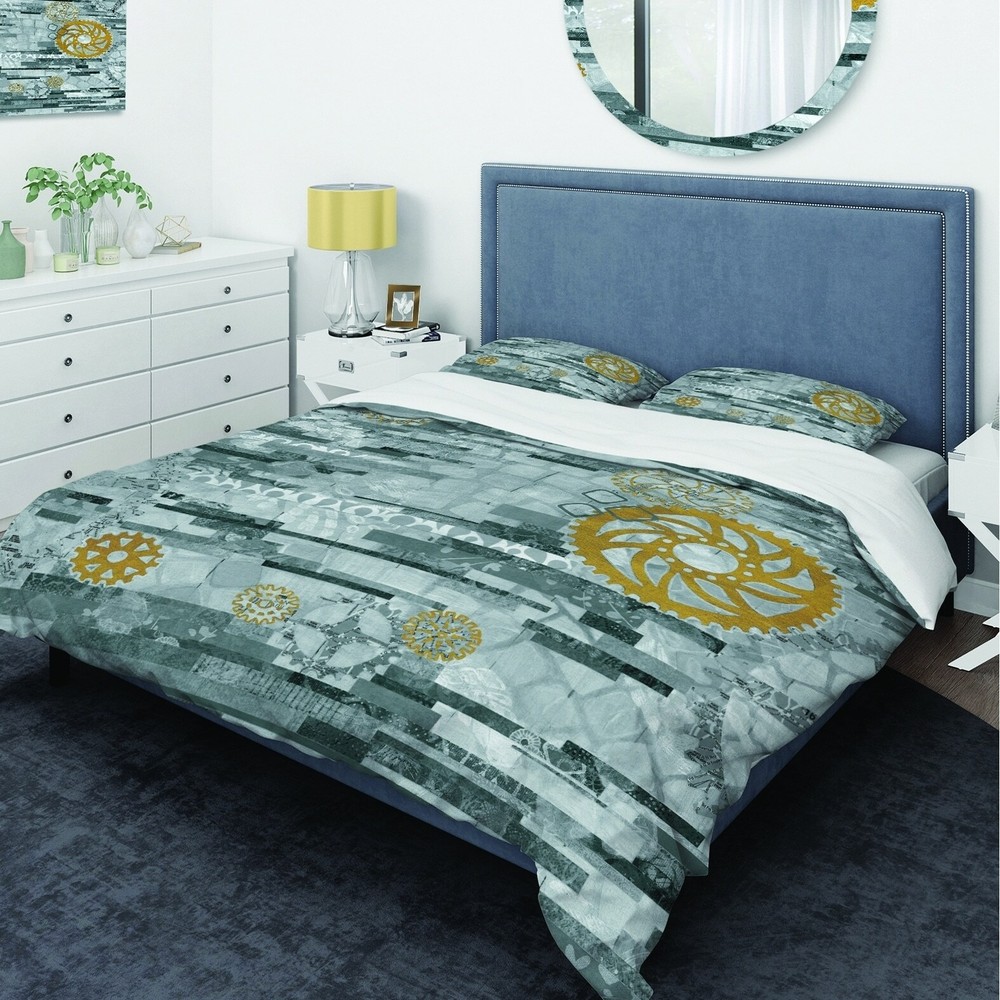 Designart 'Modern Gold Timetable II' Glam Bedding Set -