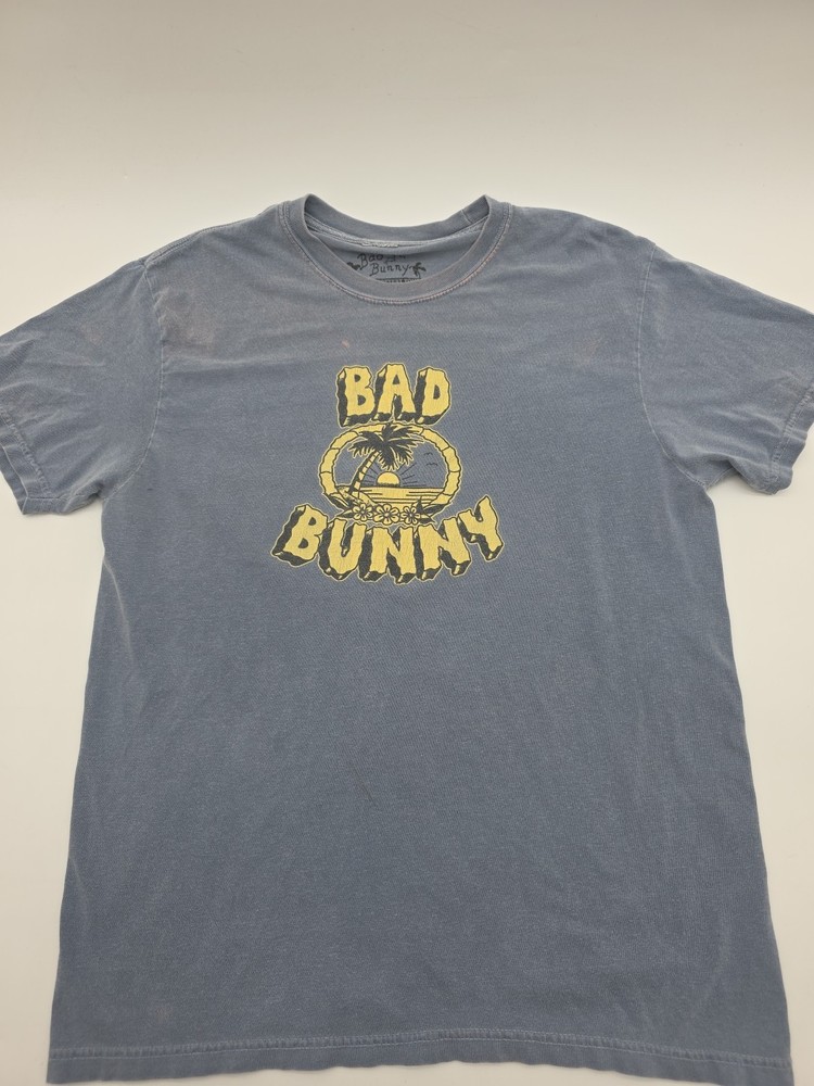Bad Bunny World Hottest Tour 2022 T-Shirt  Medium Blue Un Verano Sin Ti.#44747