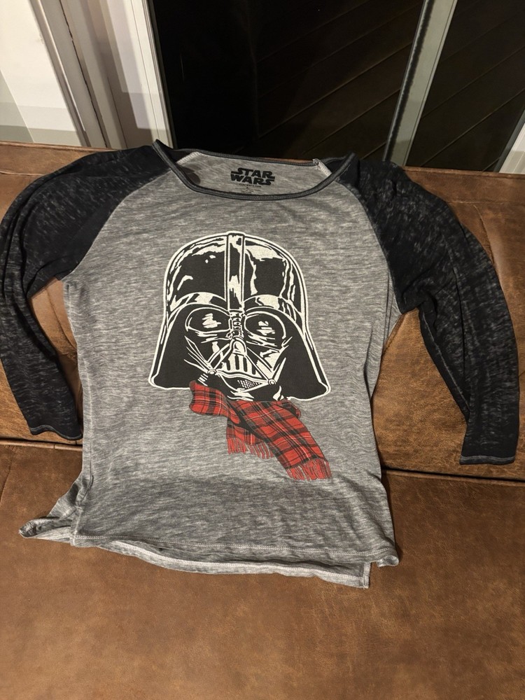 STAR WARS Official Gray Women’s T-shirt DARTH VADER RED PLAID Scarf CHRISTMAS L