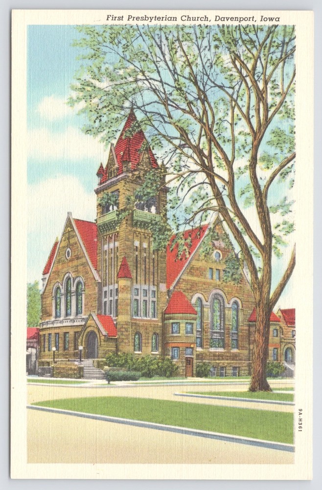 Davenport Iowa~First Presbyterian Church Corner View~Linen Postcard