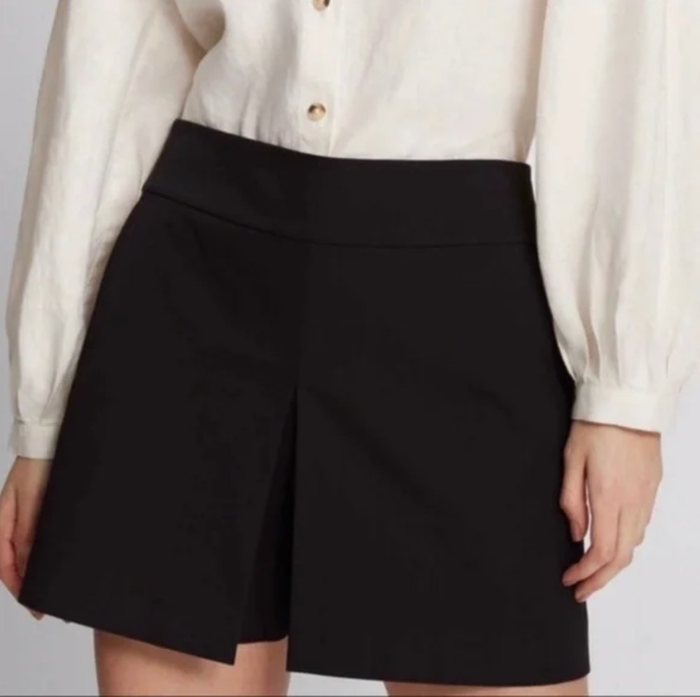 Club Monaco Black Pleated Skort Skirt Shorts NWOT Women's Size 2