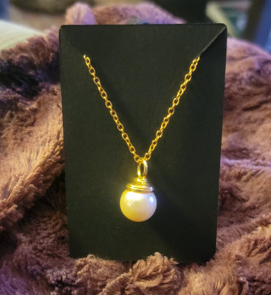 Vintage Gold Tone Pearl 18