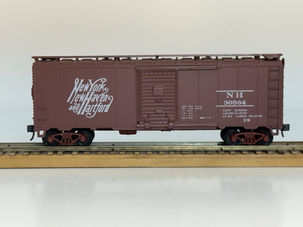 HO,Athearn. New York,New Haven and Hartford-Brown 40’Single Door Boxcar#NH-30564