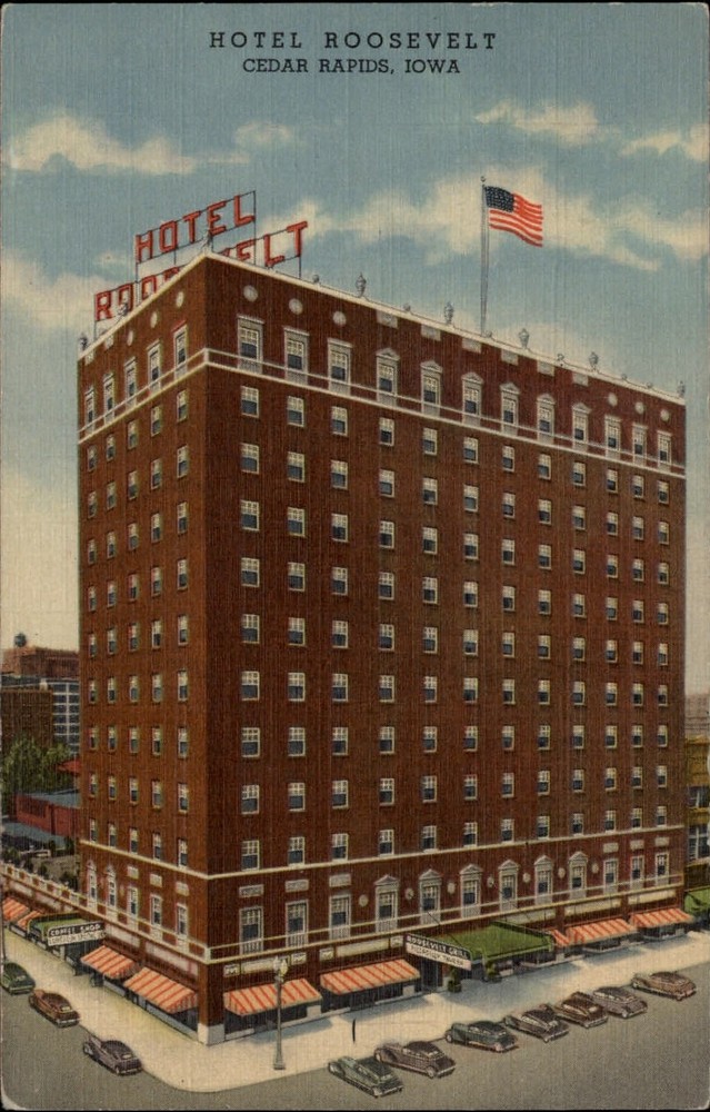 Cedar Rapids Iowa Hotel Roosevelt ~ unused linen postcard  sku649