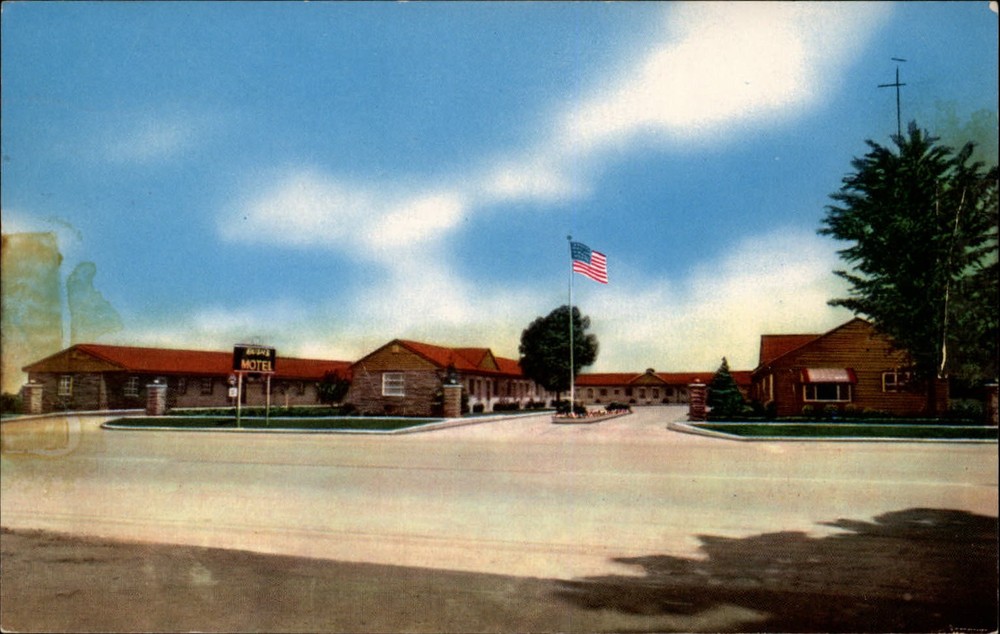 Michigan Clare Bush's Motel ~ 1957 vintage postcard sku761