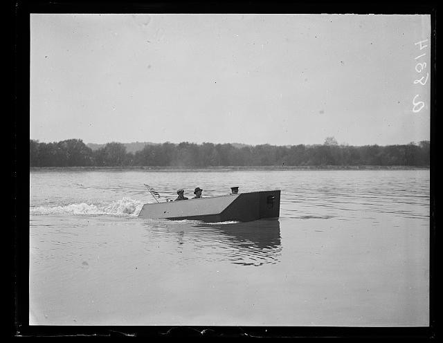 Photo:Military boat/vehicle