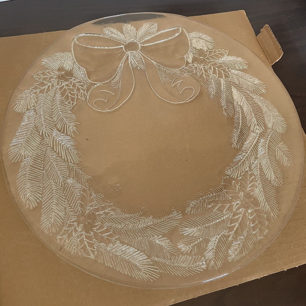 Vintage Pilgrim glass platter Holiday Wreath Etching