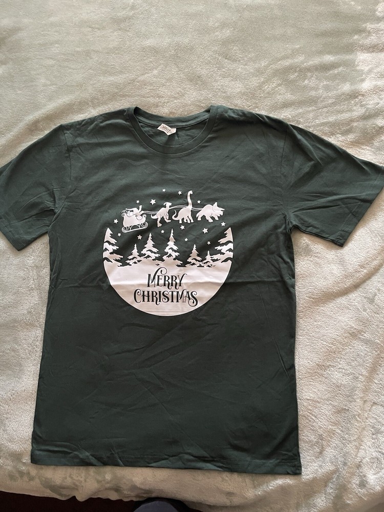 Outlast Wear Hunter Green Sz L Santa, Sleigh, Snow And 3 Dinosaurs As Reindeer