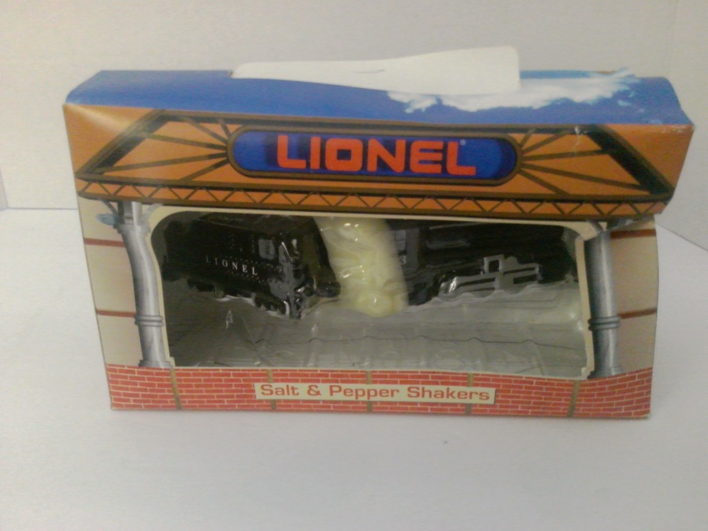 Enesco America's Favorites Lionel Steam Train Salt And Pepper Shakers