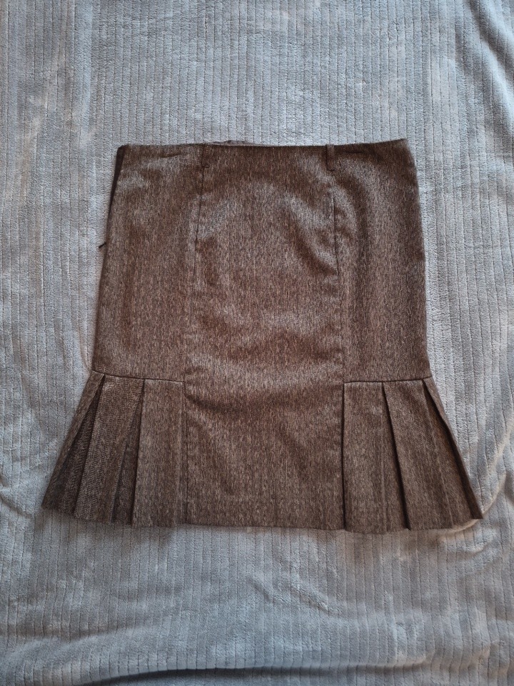 IZ  Byer California Vintage Y2K Fitted Skirt With Flirty Pleated Hem  size 9
