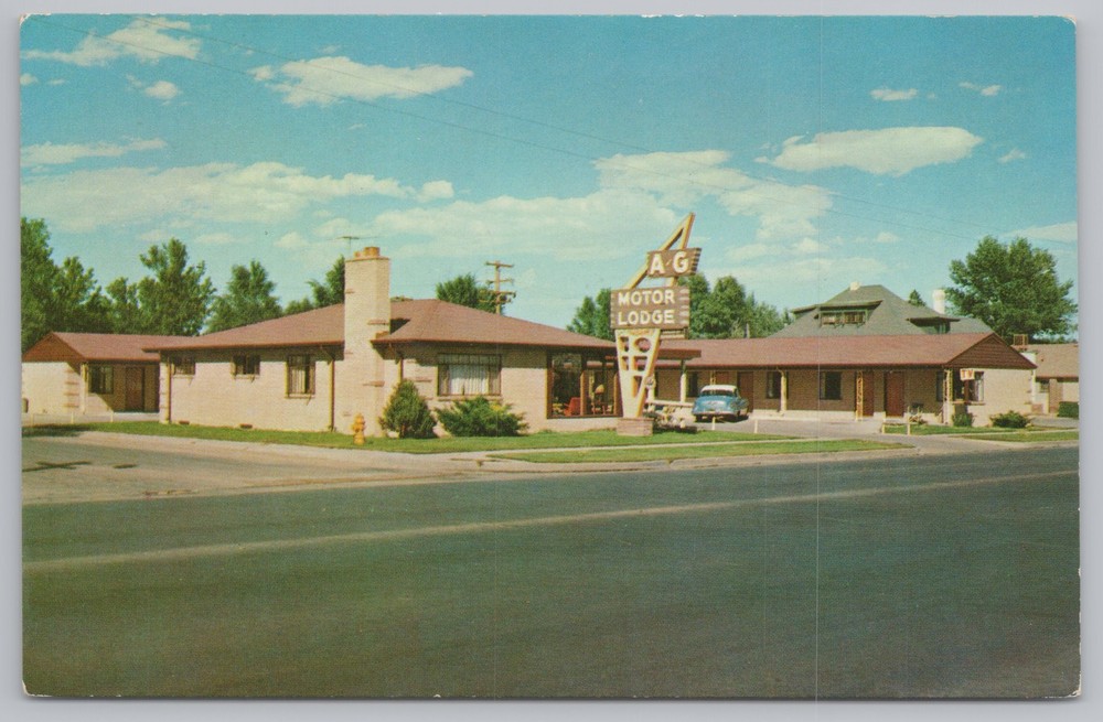 Roadside~Denver CO~A/G Motor Lodge~Fred & Bertha Jupe-Owners~Vintage Postcard