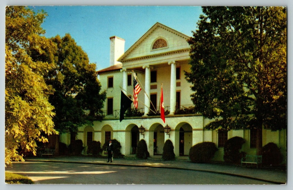 Vintage Williamsburg Inn located in  Colonial Williamsburg Virginia Postcard