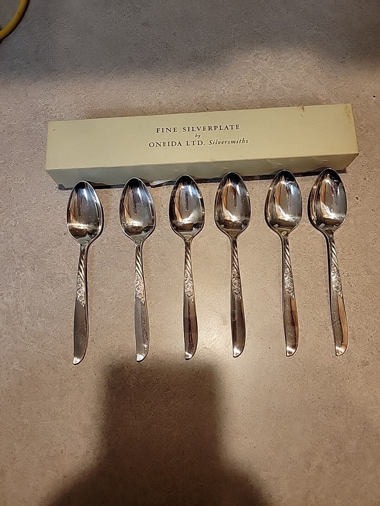 Vintage Set 6 Spoons 6