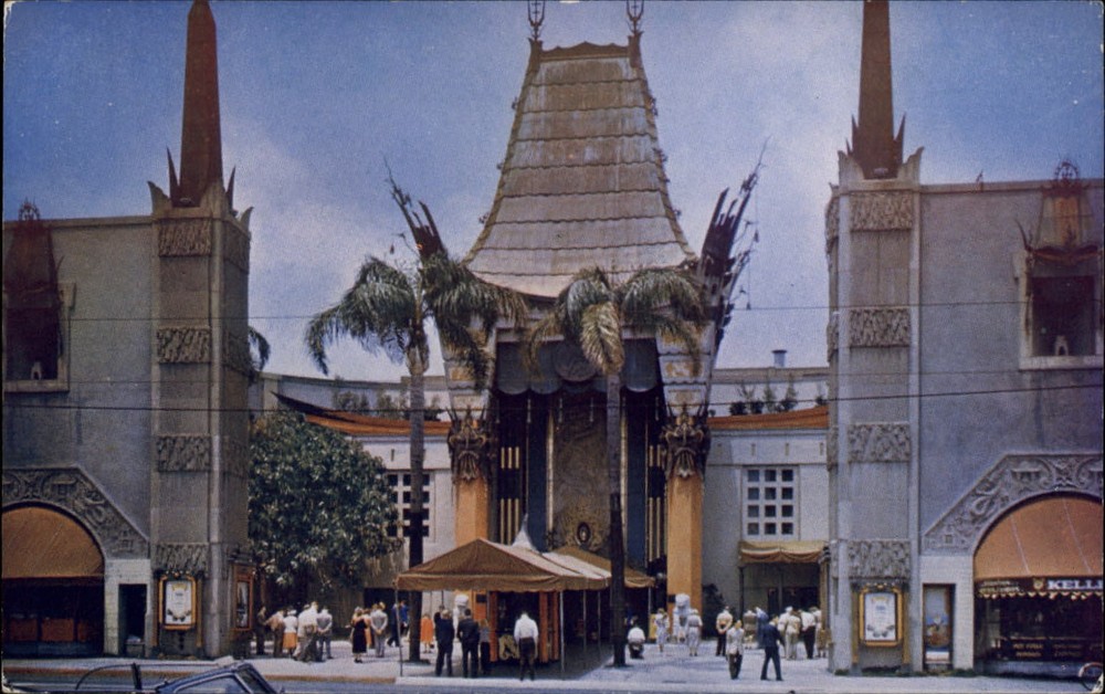 California Hollywood Grauman's Chinese Theatre ~ 1950s-60s postcard sku003