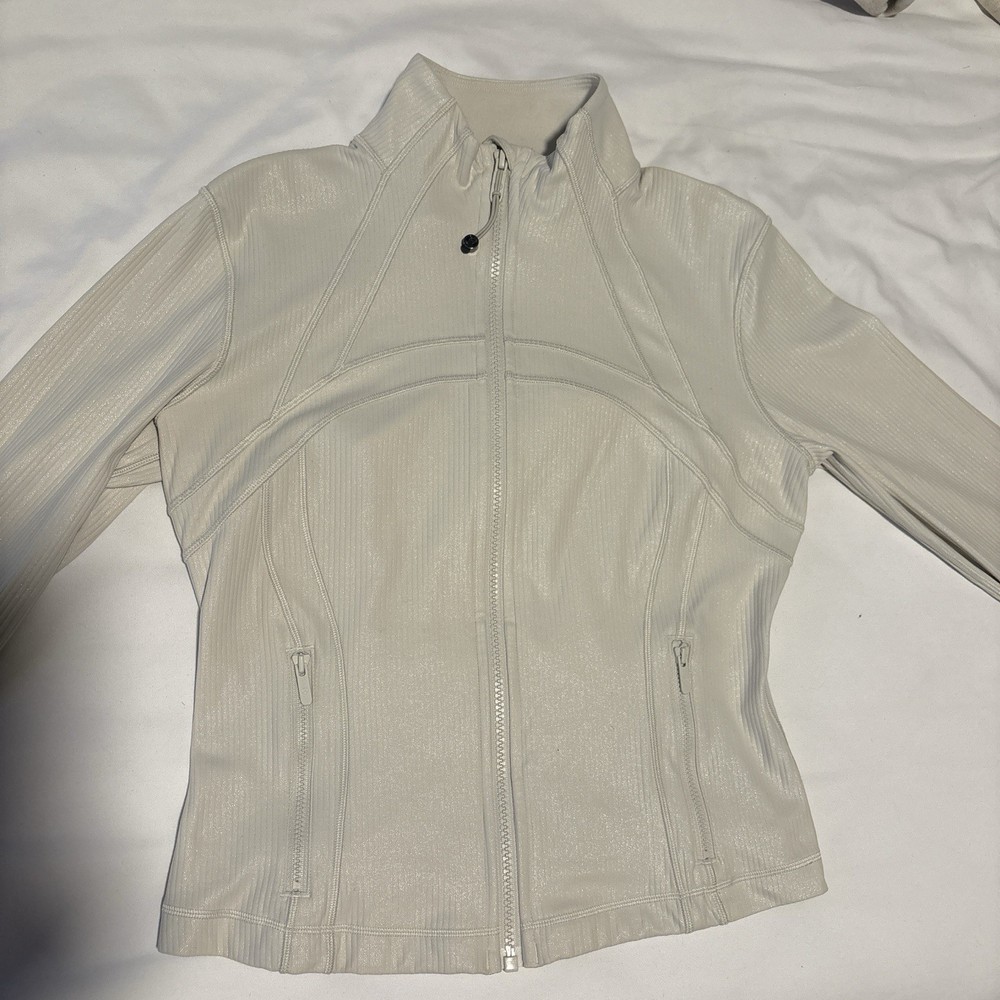 NWOT Off-White Ribbed Cropped Lululemon Define Jacket Size 8 with Shimmer