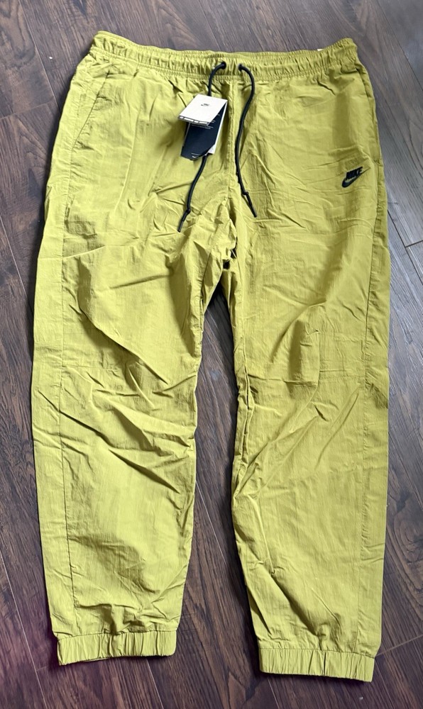 New! Nike Tech Green Joggers! (men’s XL)