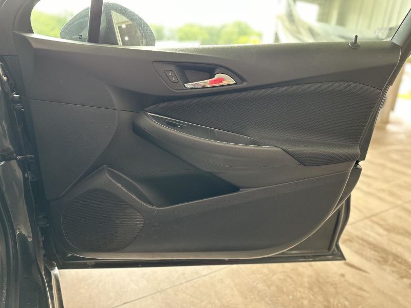 CRUZE     2018 Front Door Trim Panel 1003781