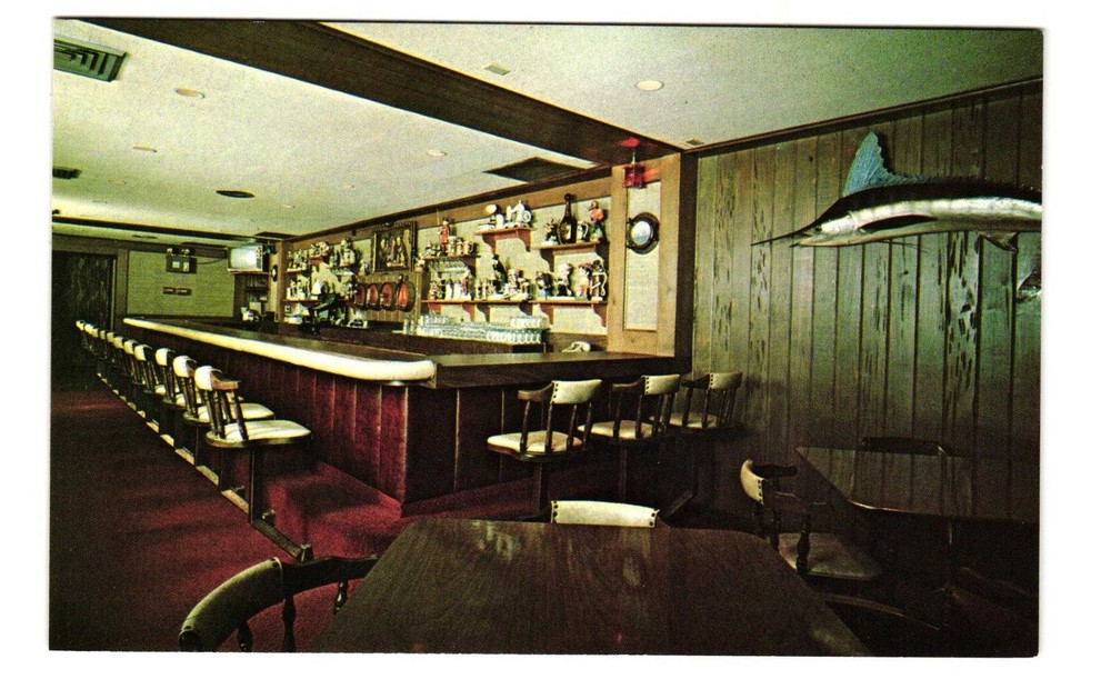 Sea Grill's lounge Fort Lauderdale FL vintage postcard unposted