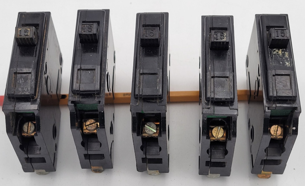 Square D QO115 15 Amp 1-Pole Plug-On 120 V AC Circuit Breaker (Lot of 5) USED