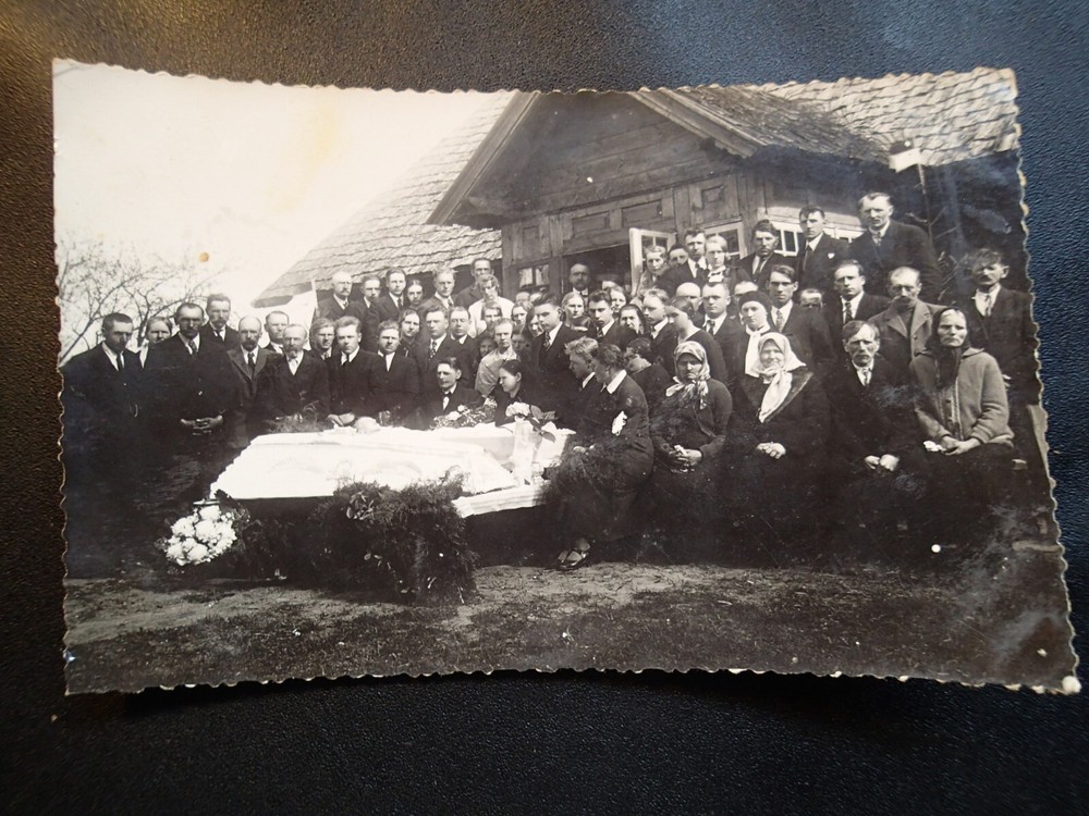 1930-s GIRL POST MORTEM OPEN COFFIN ,  PEOPLE , ORIGINAL VINTAGE PHOTO