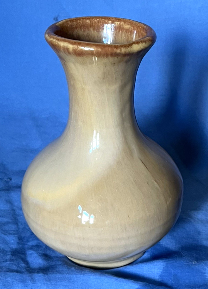 Vintage 1930s  CATALINA California Art Pottery - Tan Vase