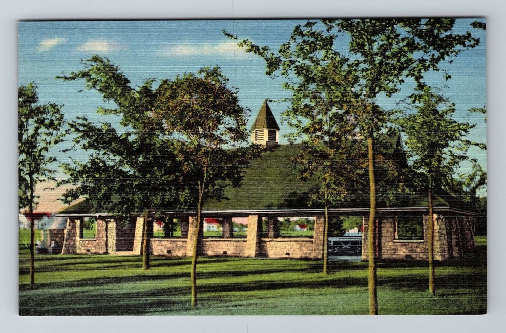 Austin MN-Minnesota, Picnic Shelter House, Todd Park, Vintage Postcard