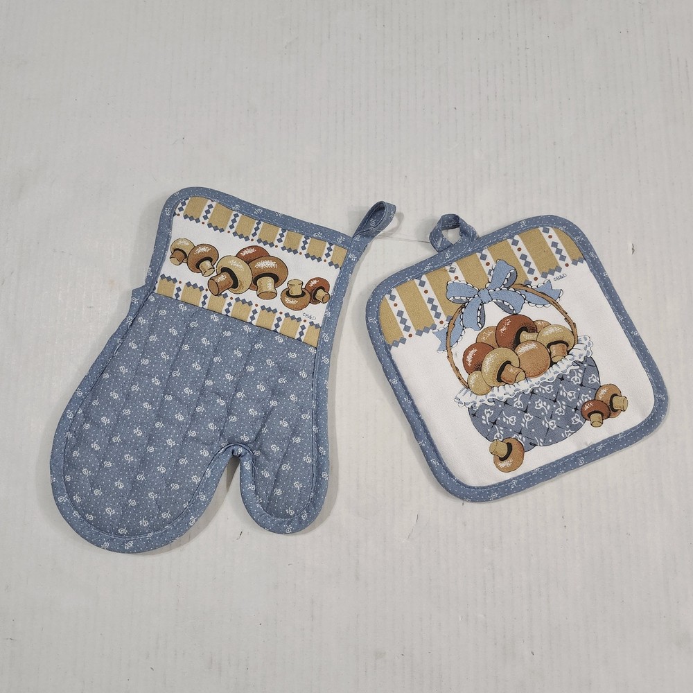 Oven Mitt And Pot Holder Set Blue Mushroom Basket Quilted