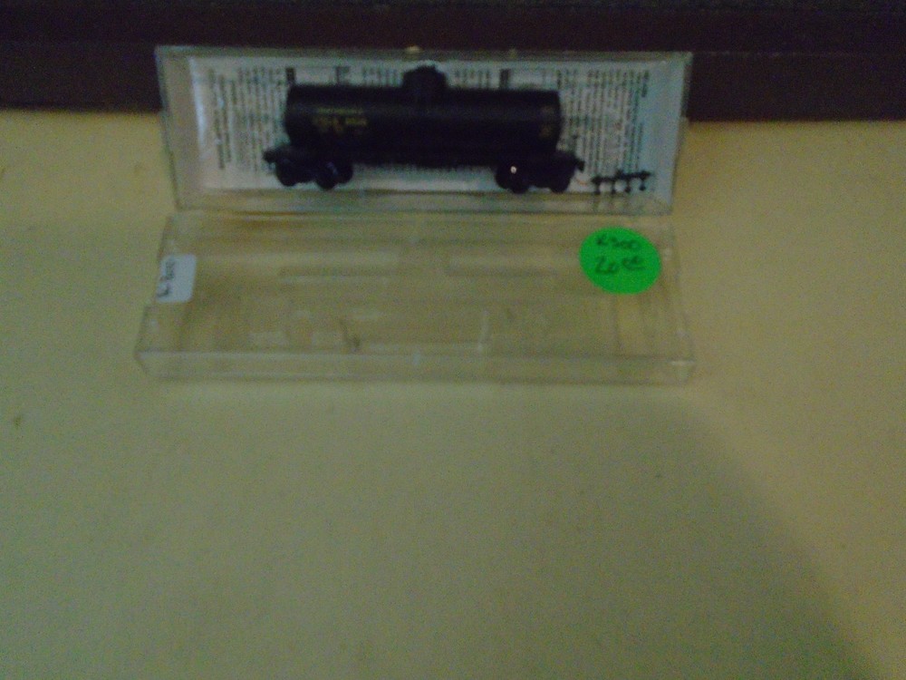 Micro-Trains #65060 39' Single Dome Tank Car - Union Tank Car Co #Utlx 8530 N